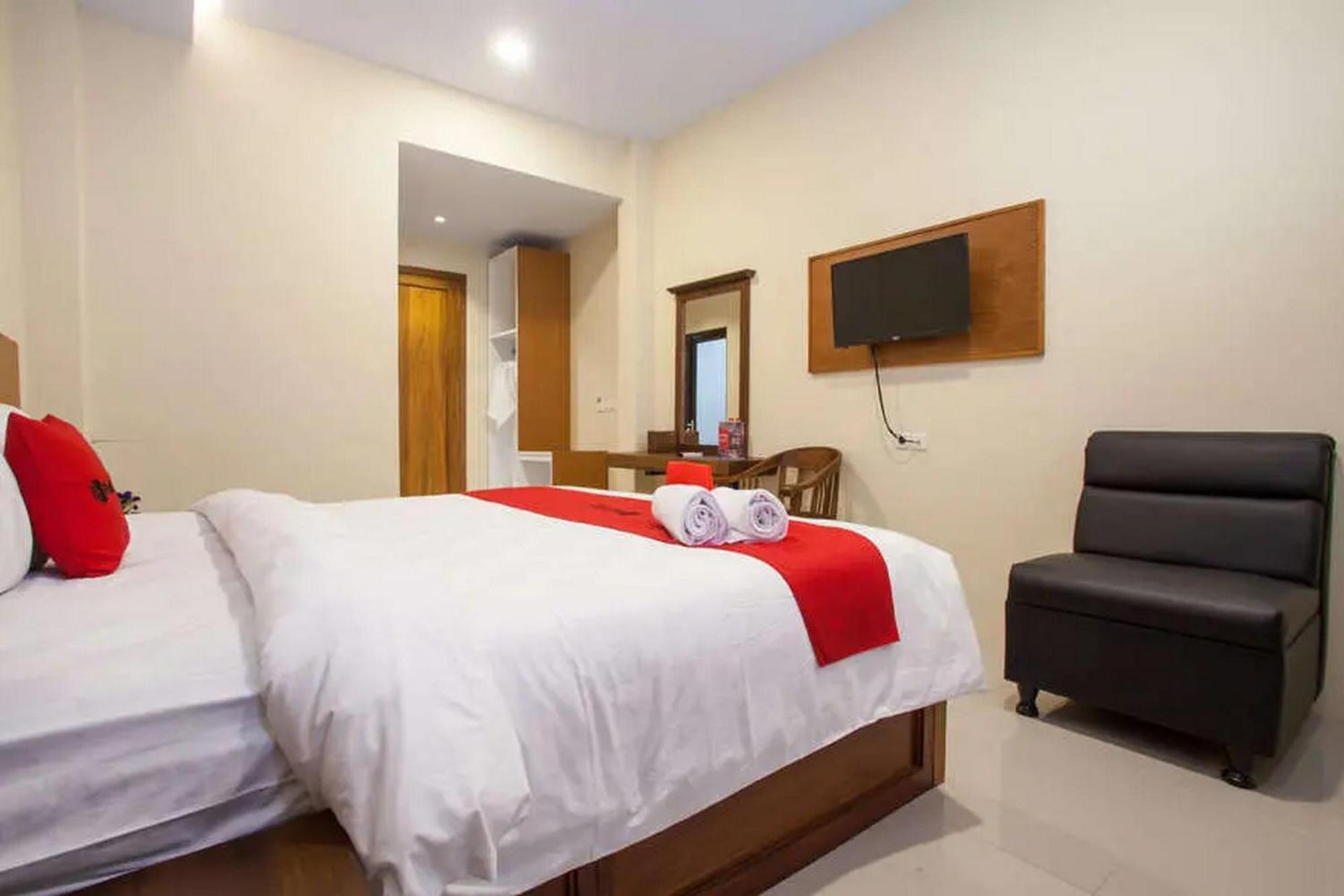 Reddoorz Premium @ Jalan Cengkeh Malang Hotel Ngoại thất bức ảnh