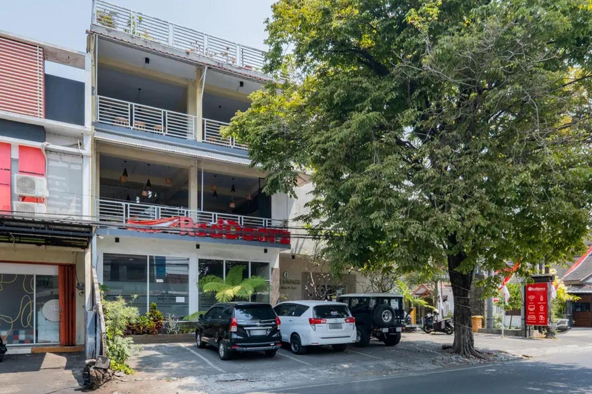 Reddoorz Premium @ Jalan Cengkeh Malang Hotel Ngoại thất bức ảnh